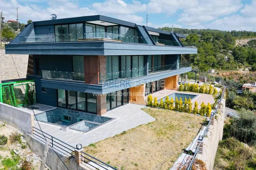 Luxury real estate! Villas in Alanya — Incekum district. Suitable for citizenship 7 