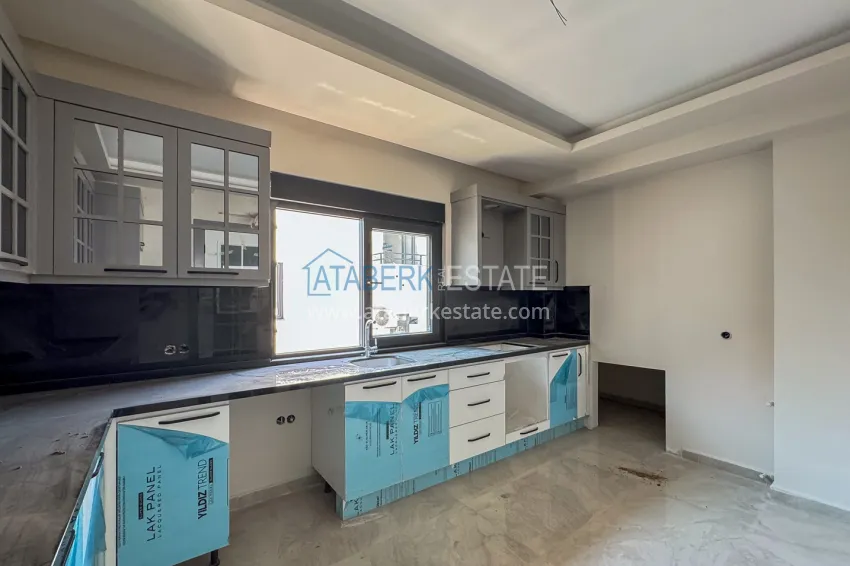 Purchase 4+1 panoramic penthouse duplex in the center of Alanya — the first coastal one, suitable for citizenship 8