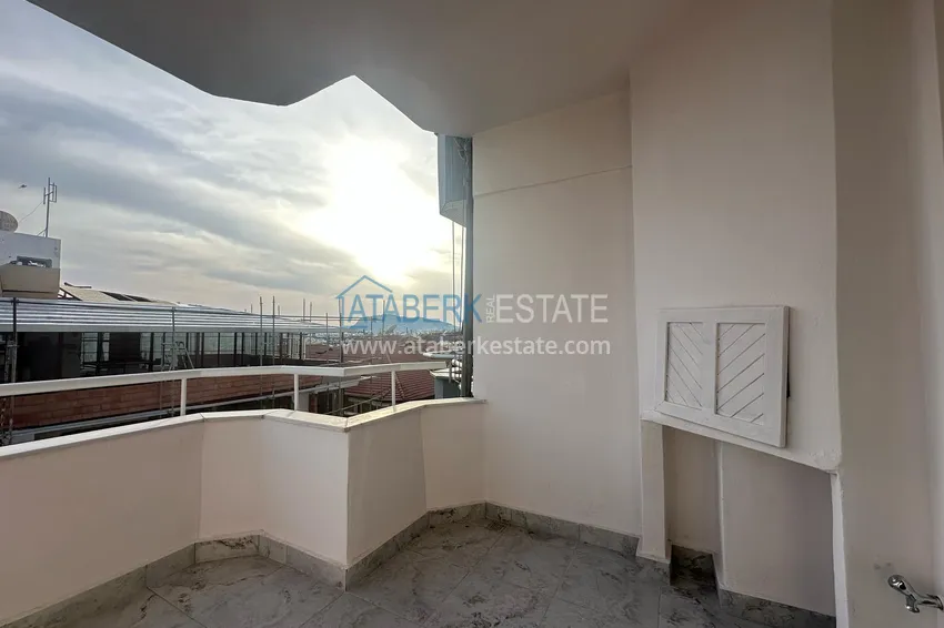 Purchase  Apartment 2+1 after cosmetic renovation in an urban complex on the main street of Oba 10 