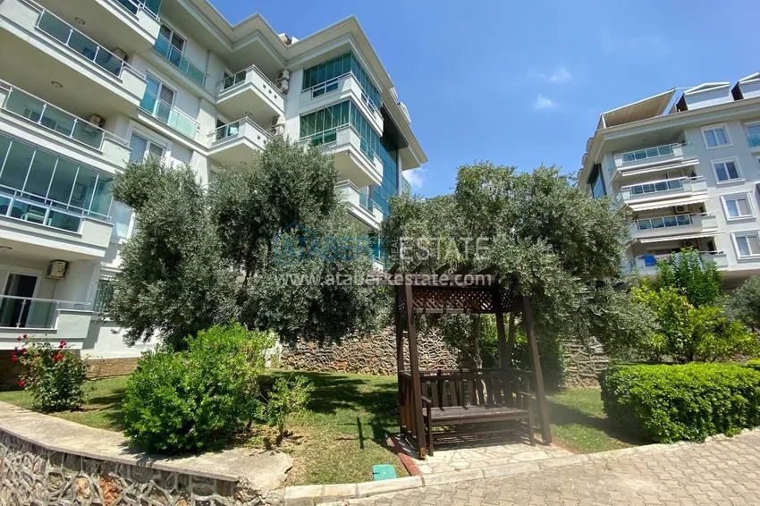 Turnkey penthouse in Alanya — 1+1, 80 m2 with a glazed balcony in a premium residence, Oba district 12 