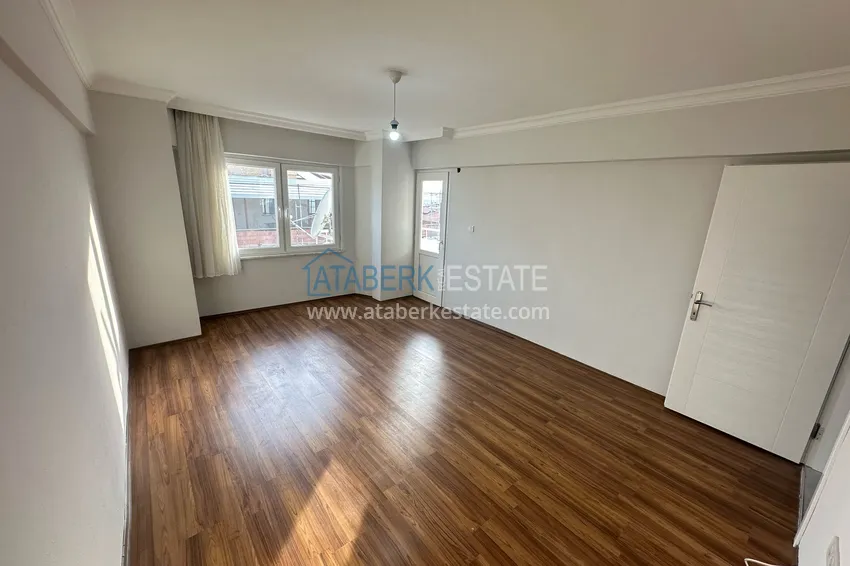 Purchase  Apartment 2+1 after cosmetic renovation in an urban complex on the main street of Oba 15 