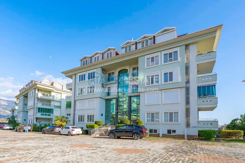 Turnkey penthouse in Alanya — 1+1, 80 m2 with a glazed balcony in a premium residence, Oba district 24 