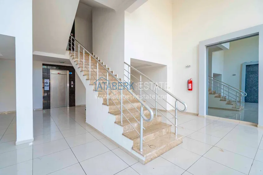 Turnkey penthouse in Alanya — 1+1, 80 m2 with a glazed balcony in a premium residence, Oba district 27 