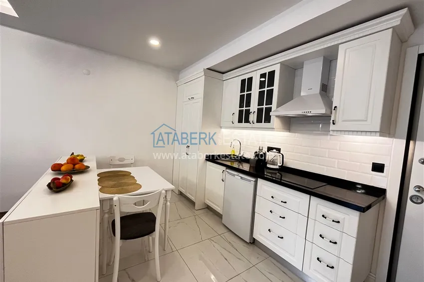 Purchase  Apartment 1+1 in the center of Alanya with furniture - Cleopatra beach area 2 