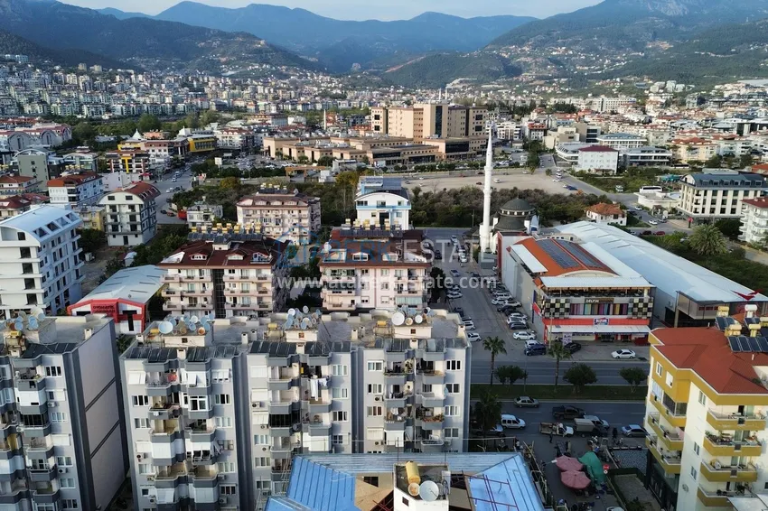 Apartment 2+1 after cosmetic renovation in an urban complex on the main street of Oba 4 