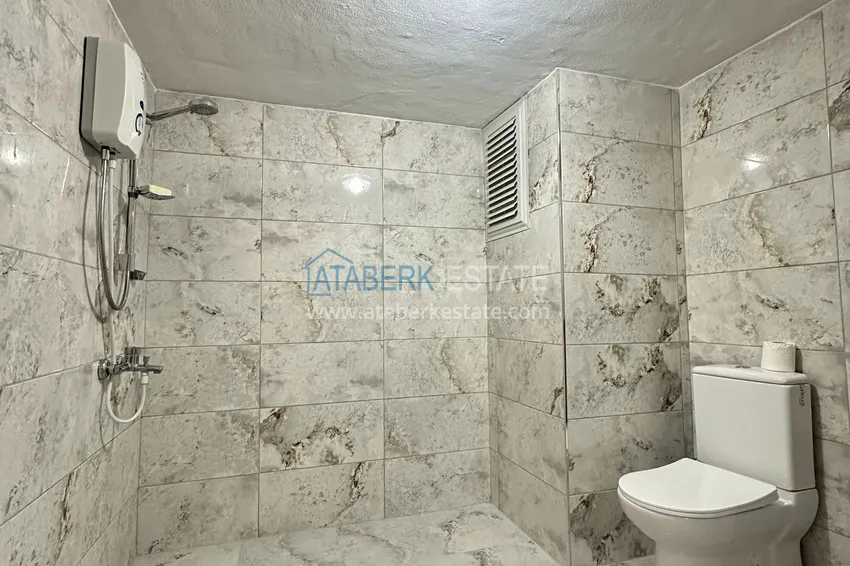 Purchase  Apartment 2+1 after cosmetic renovation in an urban complex on the main street of Oba 4 