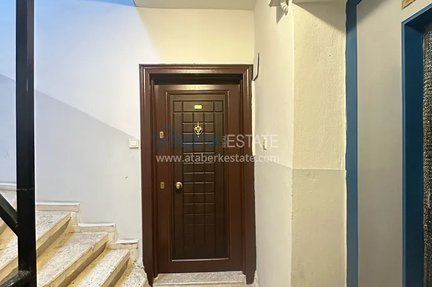 Apartment 2+1 after cosmetic renovation in an urban complex on the main street of Oba 9 