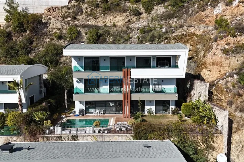 A rare gem in Alanya where luxury and elegance meet breathtaking views of the Mediterranean 1 