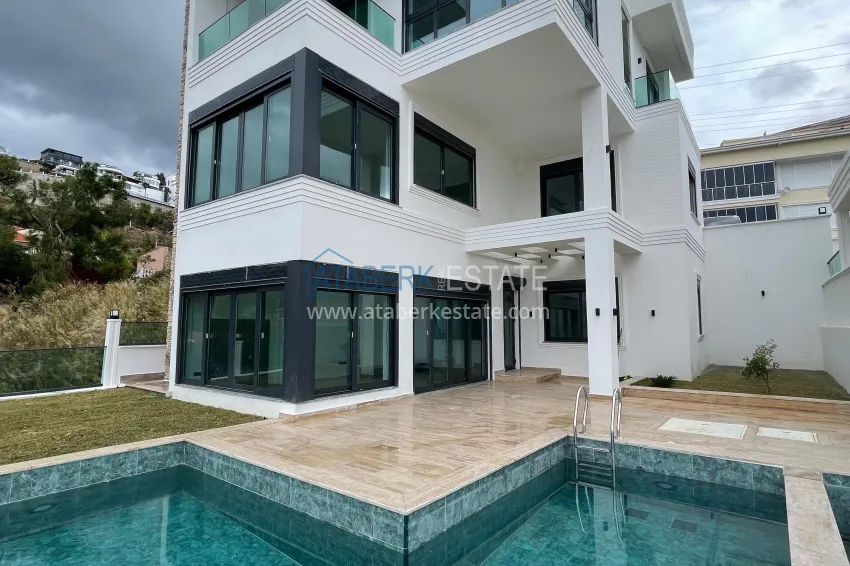 Three-storey private villa in Kargicak — suitable for Turkish citizenship 2 