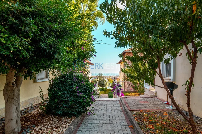 Purchase  Furnished 3+1 villa in Alanya, with spectacular panoramic views — Tepe mountain area 1 