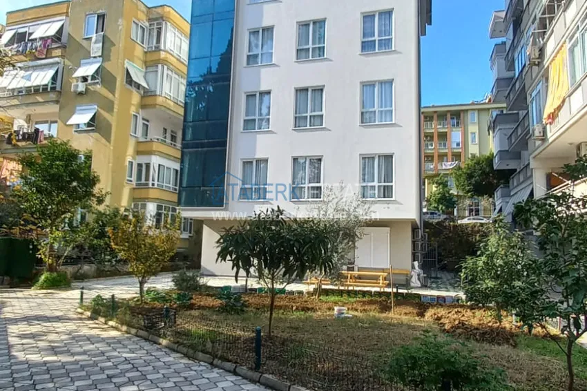 Three-room city apartment with furniture and a separate kitchen in the center of Alanya  2 