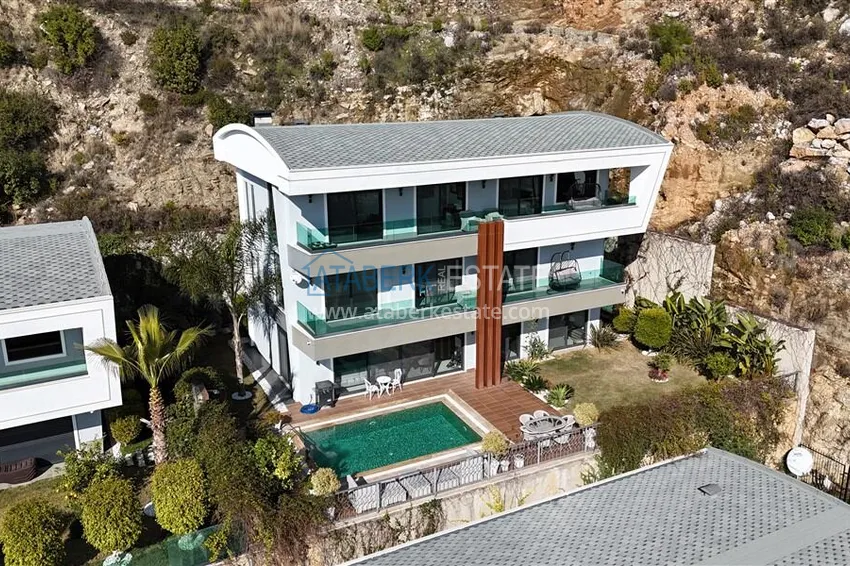 A rare gem in Alanya where luxury and elegance meet breathtaking views of the Mediterranean 2 