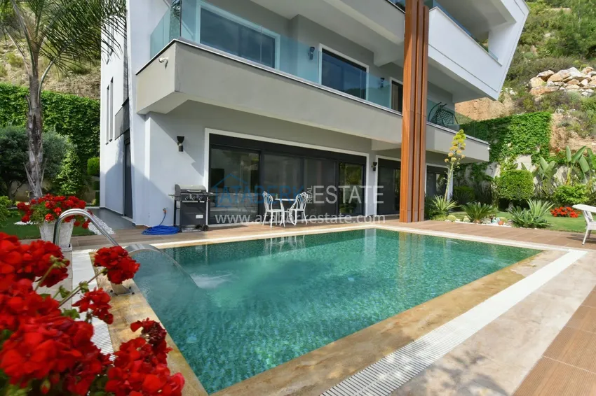 A rare gem in Alanya where luxury and elegance meet breathtaking views of the Mediterranean 3 