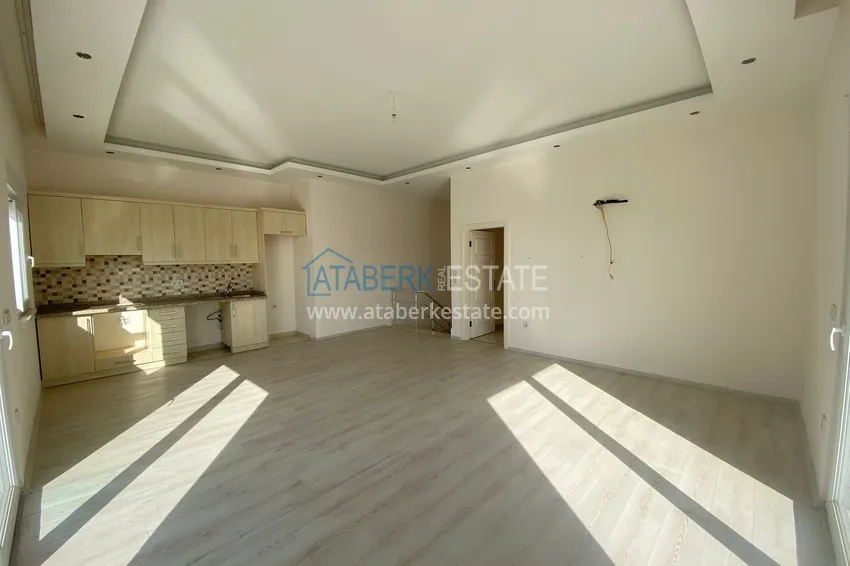 Penthouse duplex 3+2 on the main street of Mahmutlar - with sea view 2