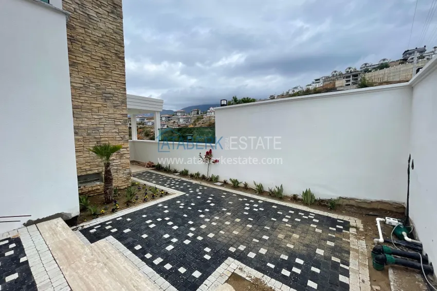 Three-storey private villa in Kargicak — suitable for Turkish citizenship 4 