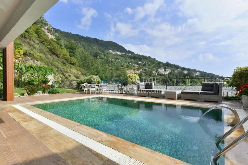 A rare gem in Alanya where luxury and elegance meet breathtaking views of the Mediterranean 4 
