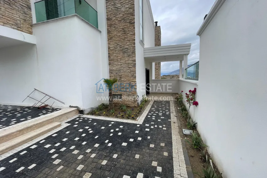 Three-storey private villa in Kargicak — suitable for Turkish citizenship 5 