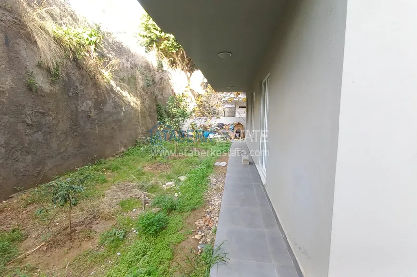 Three-room city apartment with furniture and a separate kitchen in the center of Alanya  7 