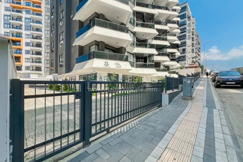 Cozy apartment 1+1 with furniture, glazed balcony and mountain view - Mahmutlar, Alanya 3 