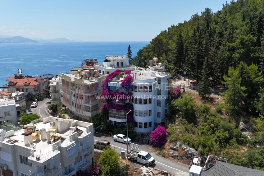 Three-room furnished apartment in the center of Alanya - in the historical part of Kale 1 