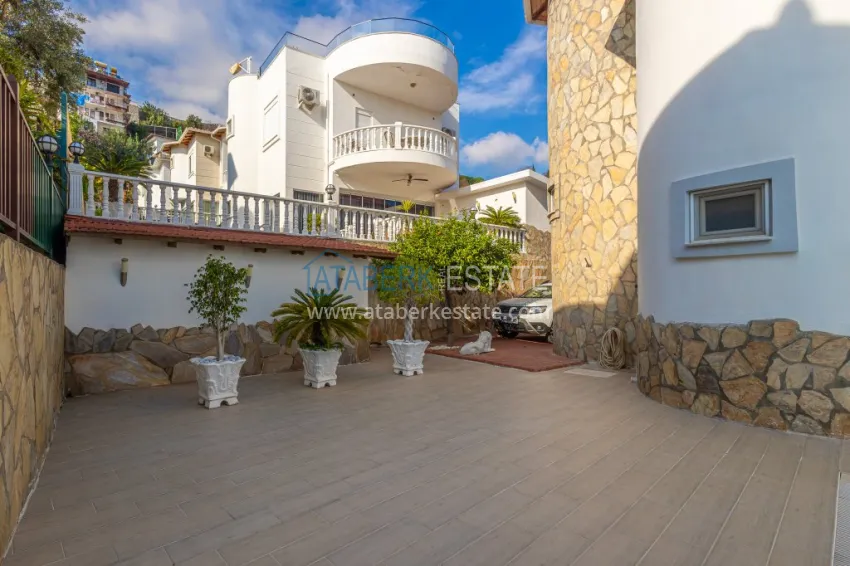 3+1 panoramic private villa with furniture and swimming pool in Tepe, Alanya — suitable for a residence permit 11 