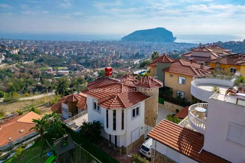 3+1 panoramic private villa with furniture and swimming pool in Tepe, Alanya — suitable for a residence permit 2 