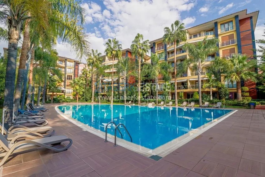 Furnished 2+1 apartment in a prestigious complex - Alanya center, first coastline 1 