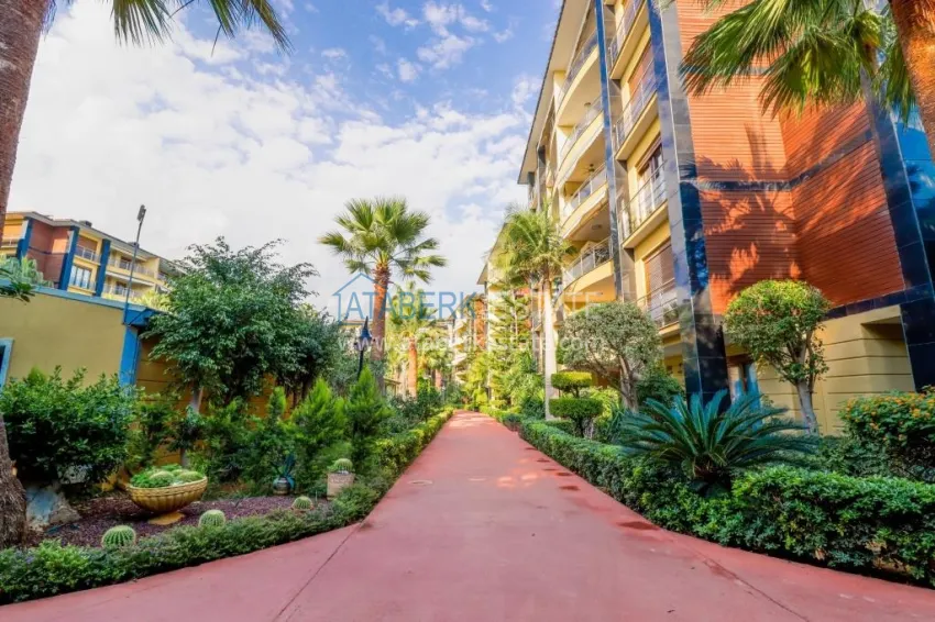 Linear 3+1 apartment in a luxury complex on the beachfront — Alanya Center 7