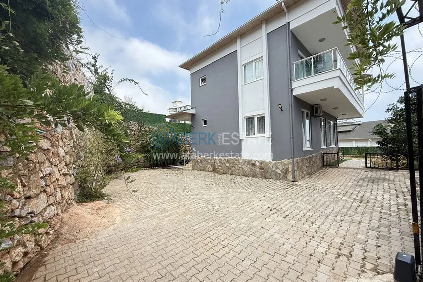 Private three-storey villa with furniture in the picturesque area of Bektash — property under a residence permit 2 