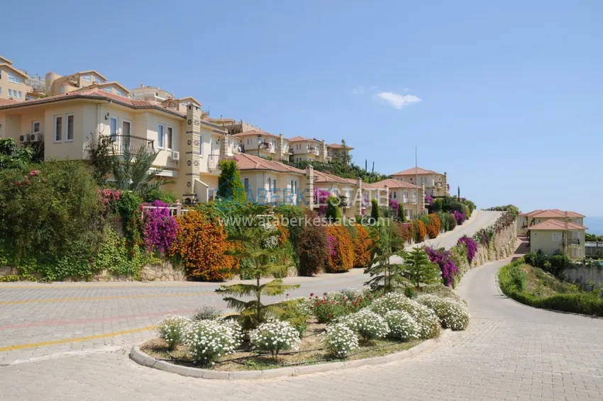 Townhouse for two owners - apartment with a garden and panoramic views in a hotel complex, Mahmutlar 6 