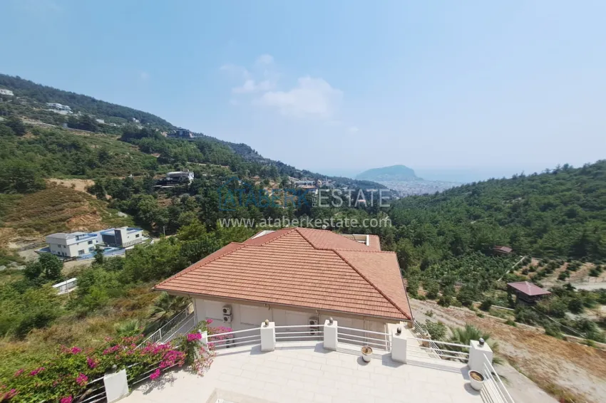 Purchase Three-storey private villa with furniture from the owner - Alanya, Bektash district. Suitable for a residence permit 30 