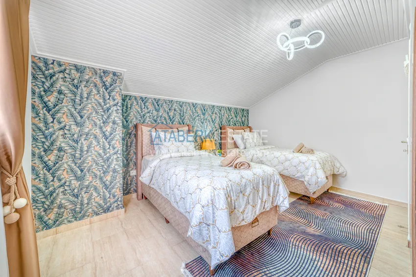 Purchase 4+1 duplex in Alanya, Oba district - with a designer interior, suitable for a residence permit 35 