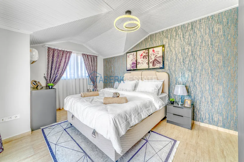 Purchase 4+1 duplex in Alanya, Oba district - with a designer interior, suitable for a residence permit 40 