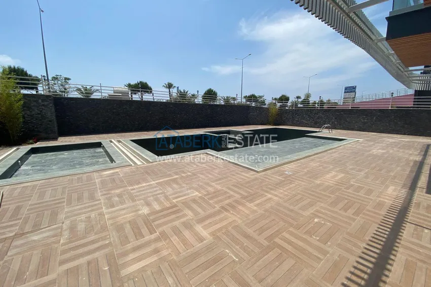 Turnkey 1+1 apartment with sea view on the beachfront — Alanya, Kestel 3 