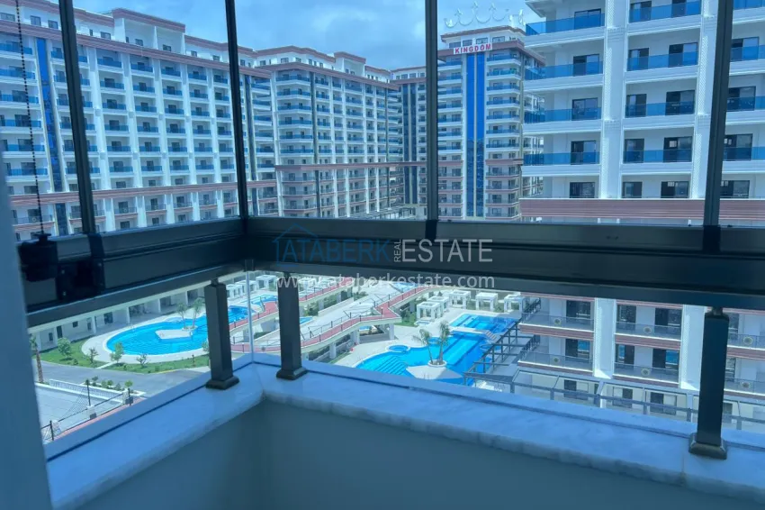 Purchase Turnkey one-bedroom apartment with two glazed balconies in a prestigious complex - Mahmutlar, Alanya 15