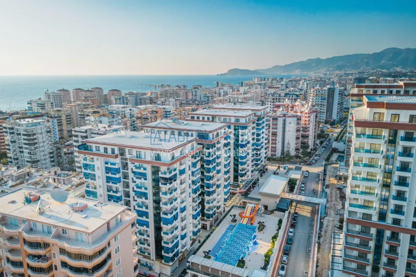 Turnkey one-bedroom apartment with two glazed balconies in a prestigious complex - Mahmutlar, Alanya 1