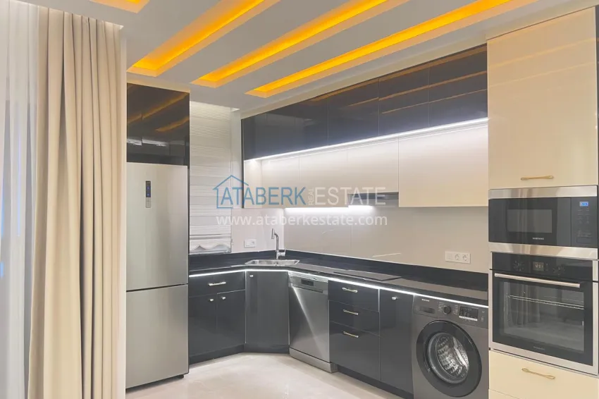 Purchase Turnkey one-bedroom apartment with two glazed balconies in a prestigious complex - Mahmutlar, Alanya 3