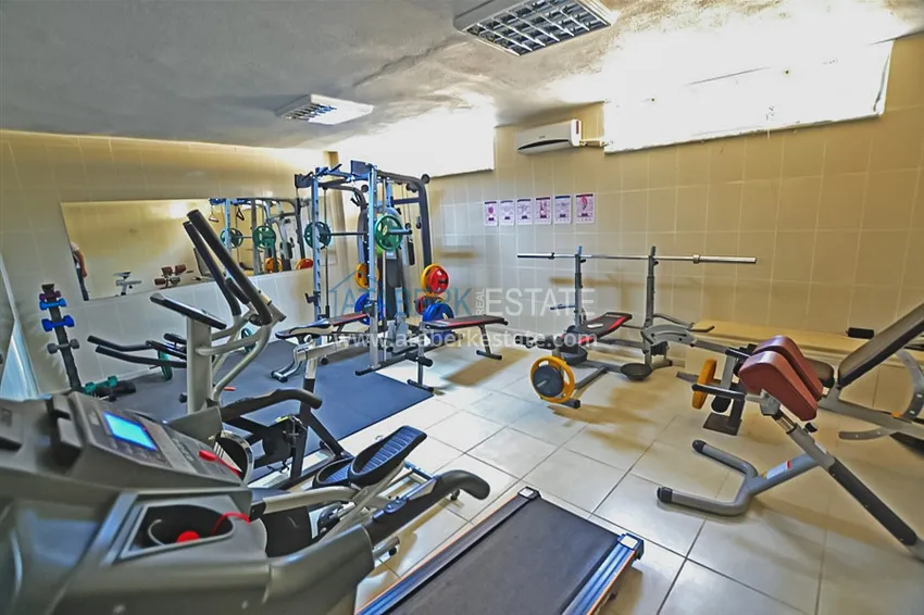 Two-level penthouse 2+1 with furniture and sea views in the center of Mahmutlar 10 