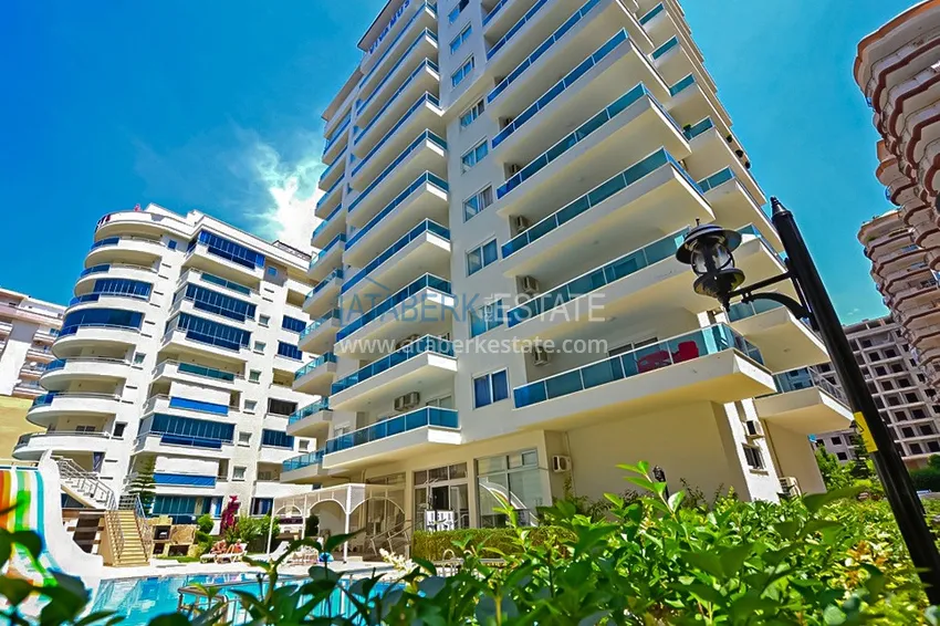 Two-level penthouse 2+1 with furniture and sea views in the center of Mahmutlar 1 