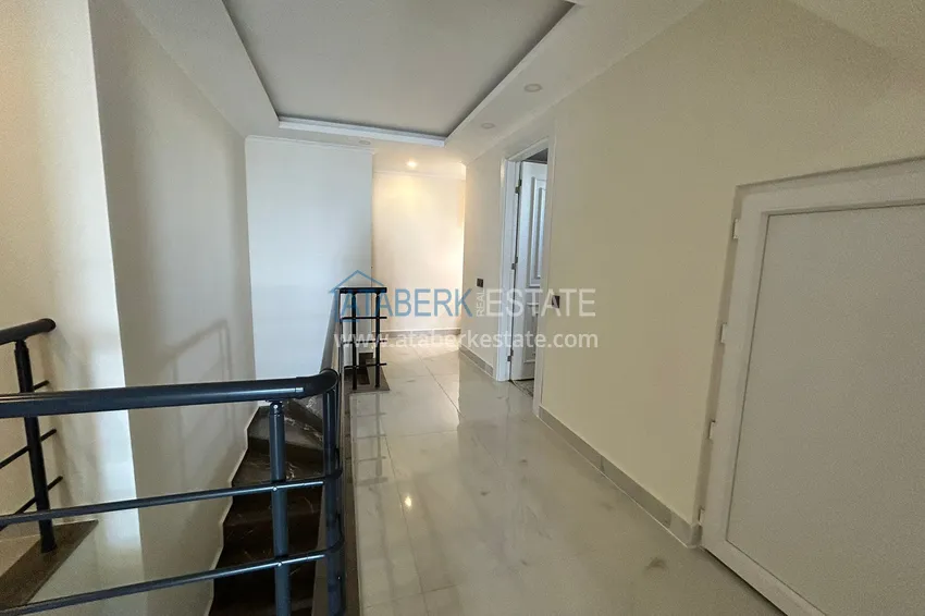 Purchase  2+1 penthouse duplex with sea and mountain views in the center of Alanya 3 