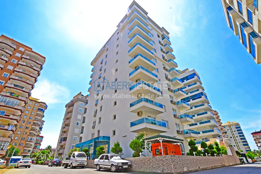 Two-level penthouse 2+1 with furniture and sea views in the center of Mahmutlar 2 