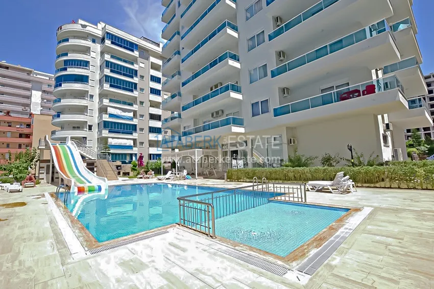 Two-level penthouse 2+1 with furniture and sea views in the center of Mahmutlar 4 