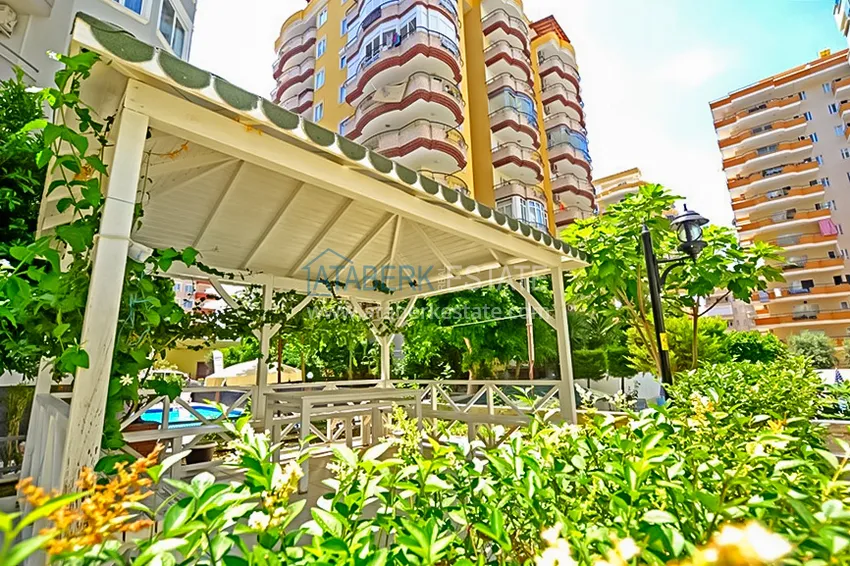 Two-level penthouse 2+1 with furniture and sea views in the center of Mahmutlar 5 