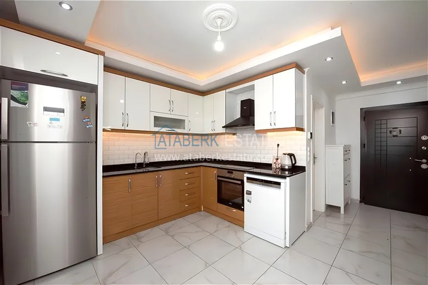 Purchase Two-level penthouse 2+1 with furniture and sea views in the center of Mahmutlar 5 