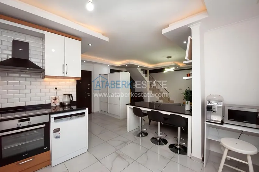 Purchase Two-level penthouse 2+1 with furniture and sea views in the center of Mahmutlar 6 