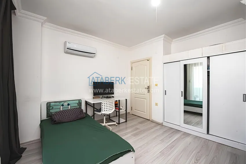 Purchase Two-level penthouse 2+1 with furniture and sea views in the center of Mahmutlar 7 