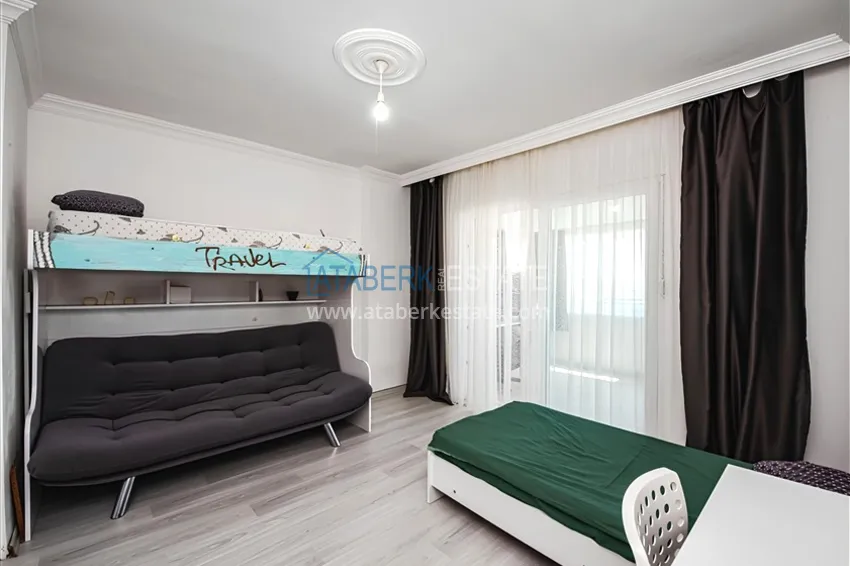 Purchase Two-level penthouse 2+1 with furniture and sea views in the center of Mahmutlar 8 