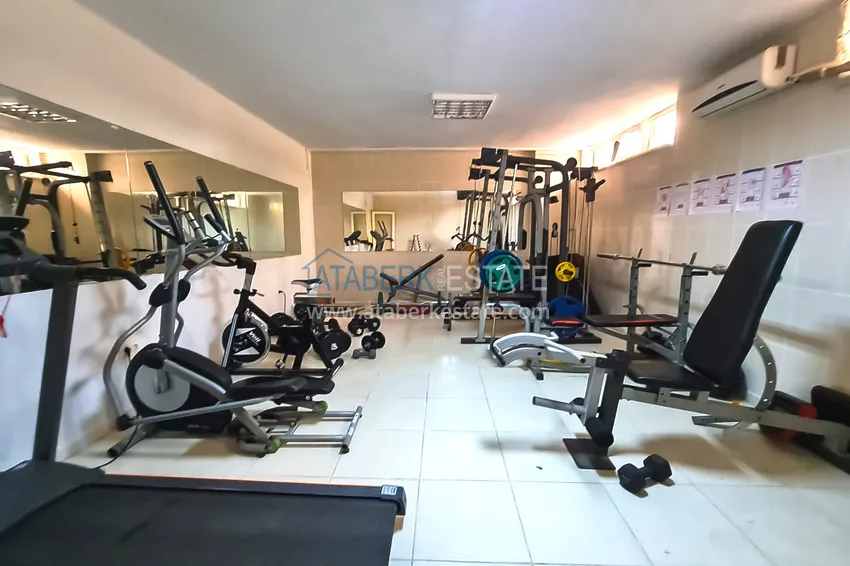 Two-level penthouse 2+1 with furniture and sea views in the center of Mahmutlar 9 