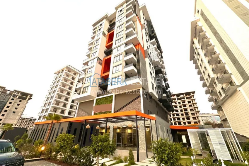 2+1 apartment with furniture, glazed balcony and sea view in the center of Mahmutlar, Alanya 1 