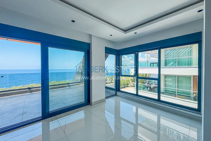 Purchase Linear 4+1 apartment on the beachfront in Alanya, Kargicak district — for citizenship 7